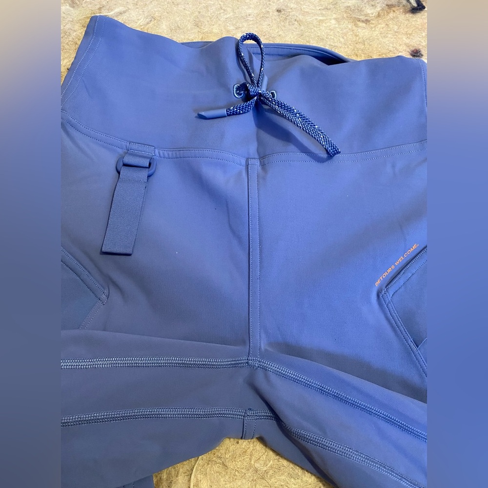Lululemon Athletica Super High Rise SHR Cargo Hiking Tight 25” in “Chai” size 6 - Picture 4 of 7